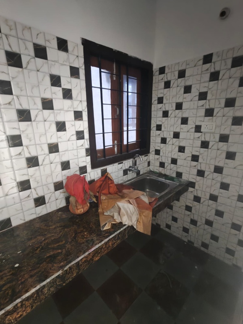 Unfurnished 2bhk in Uzan Bazar, Guwahati, Assam, India for Rent